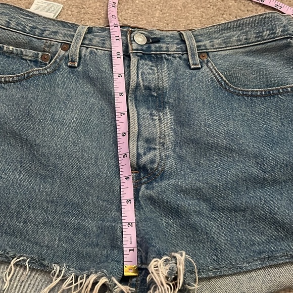“Levi- High Rise Shorts size 28” - Picture 6 of 6